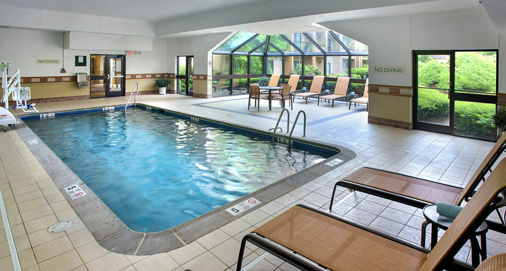 Courtyard By Marriott Lincroft Red Bank Hotel Exterior photo